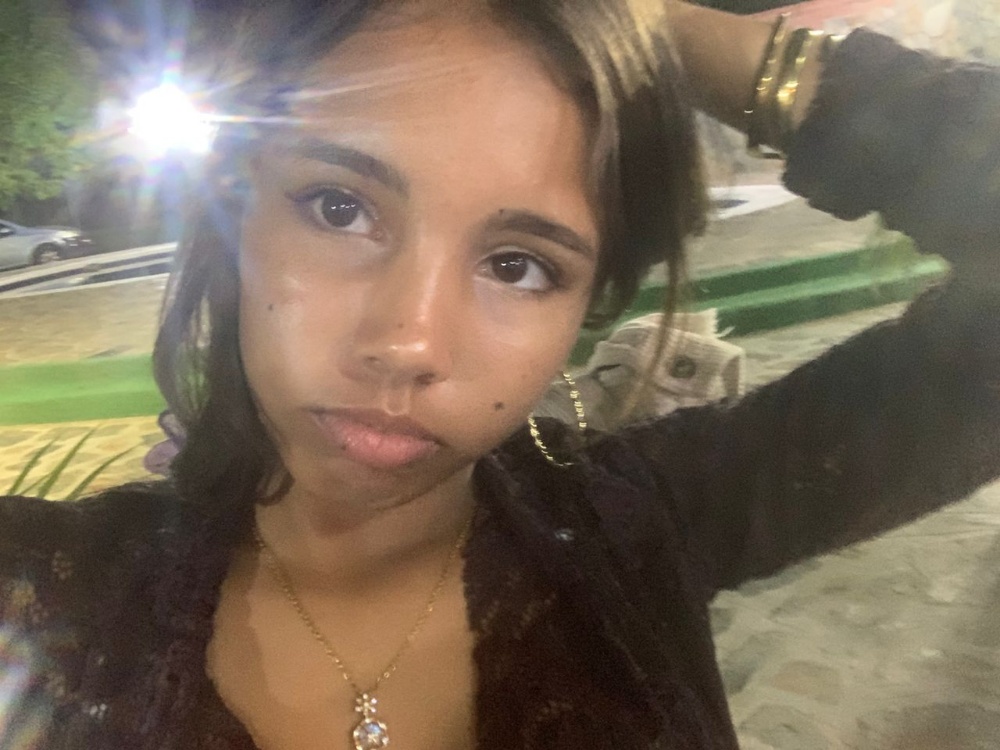 Luizabeth Pose